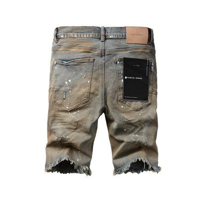 Short en jean gris argenté tendance, parfait pour une tenue contemporaine 